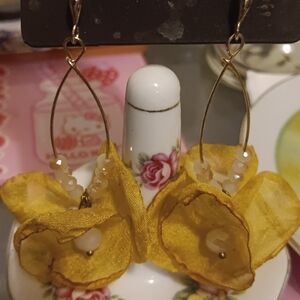 Nicole Miller dangling yellow flower earrings